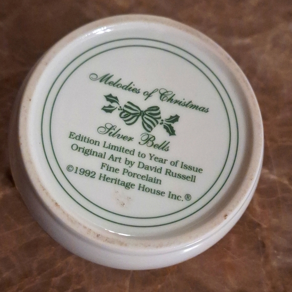 Heritage House Melodies of Christmas Silver Bells Music Box - Picture 3 of 3